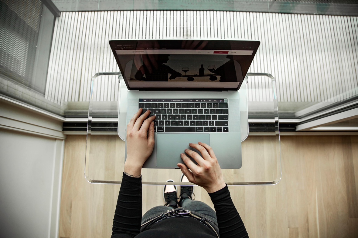 Deskview Window Mount Standing Desk