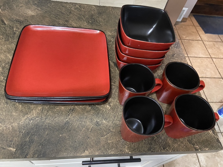 Red Dinnerware Set - photo 3