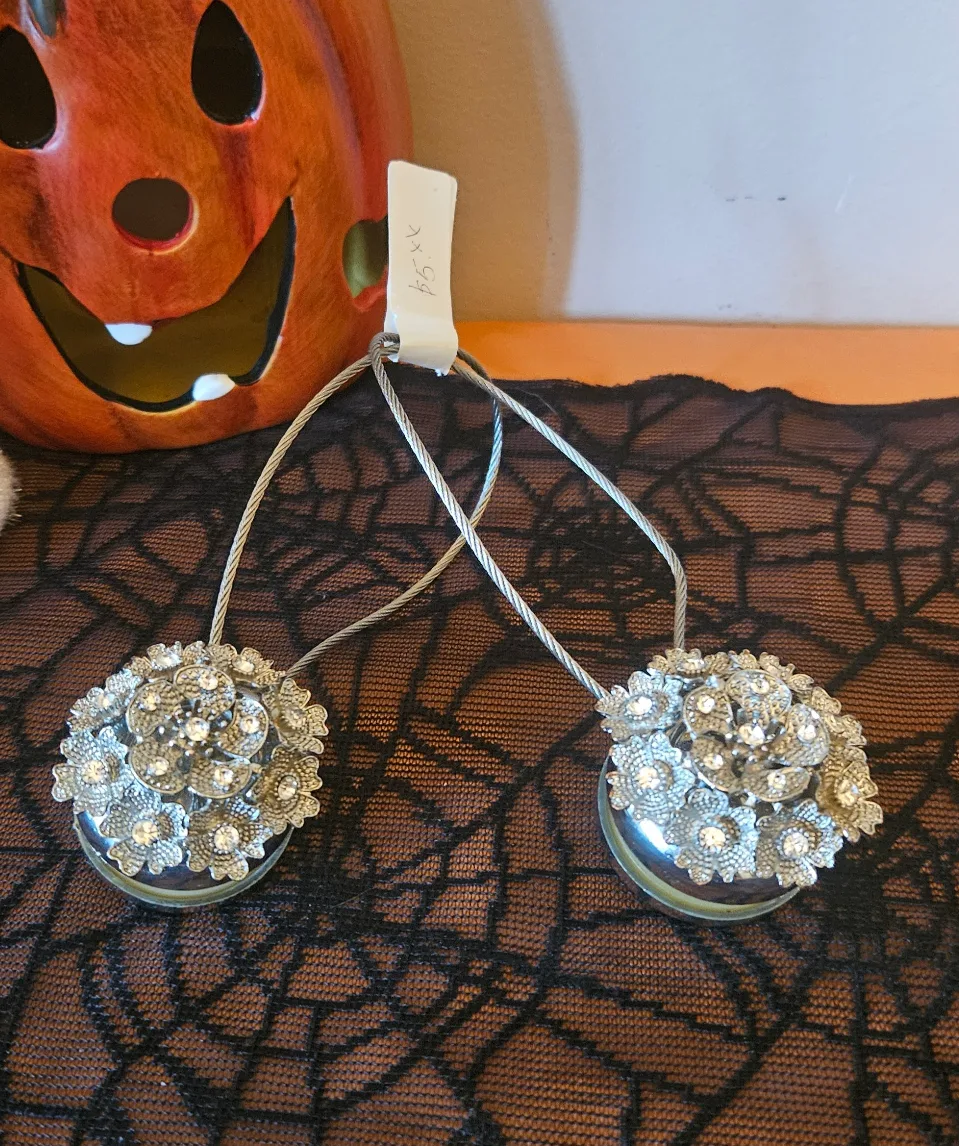 Magnetic Curtain Tiebacks image indicator(2)