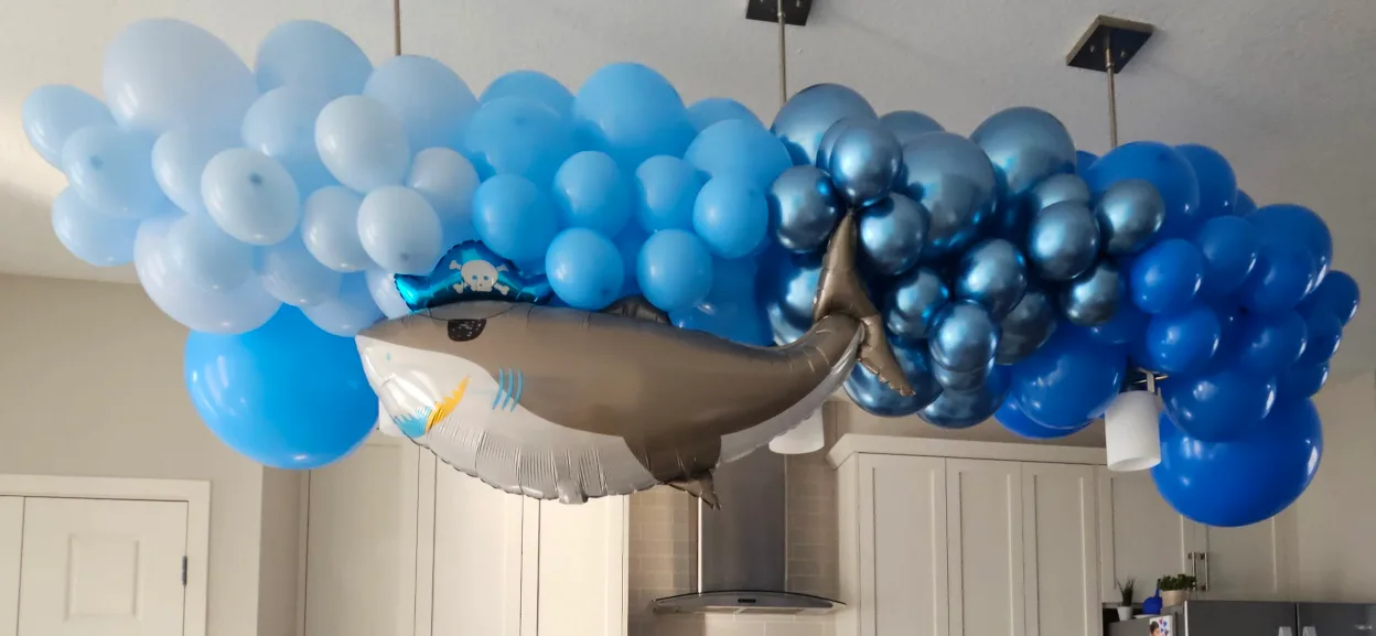 Blue Balloon Garland thumbnail