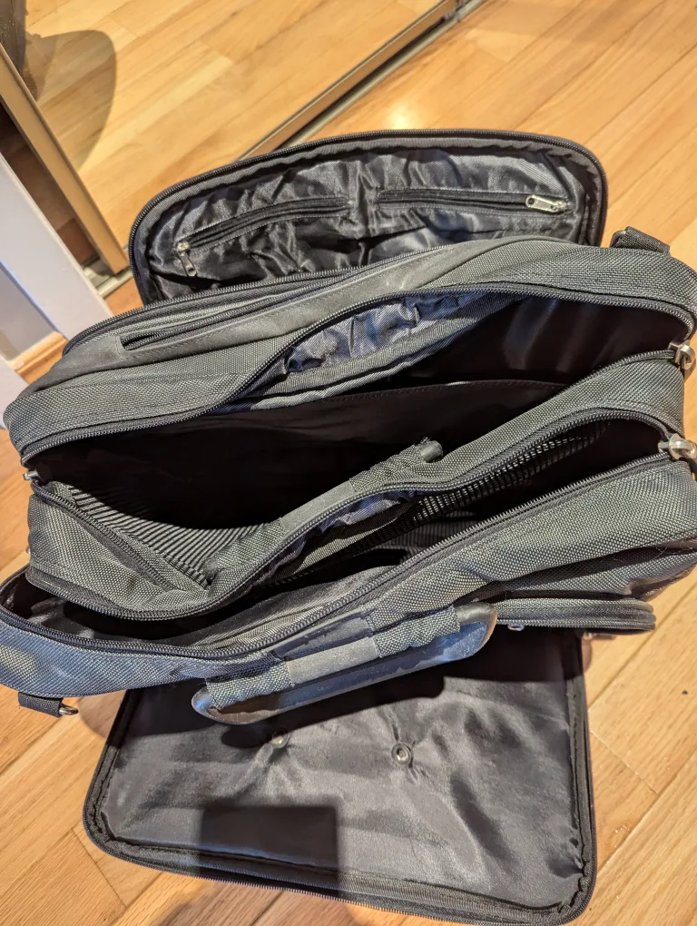 Kensington 17 inch laptop bag image indicator(2)