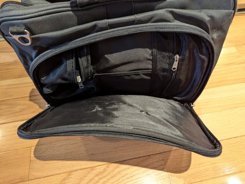 Kensington 17 inch laptop bag image indicator(3)