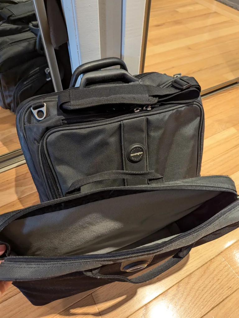 Kensington 17 inch laptop bag image indicator(6)