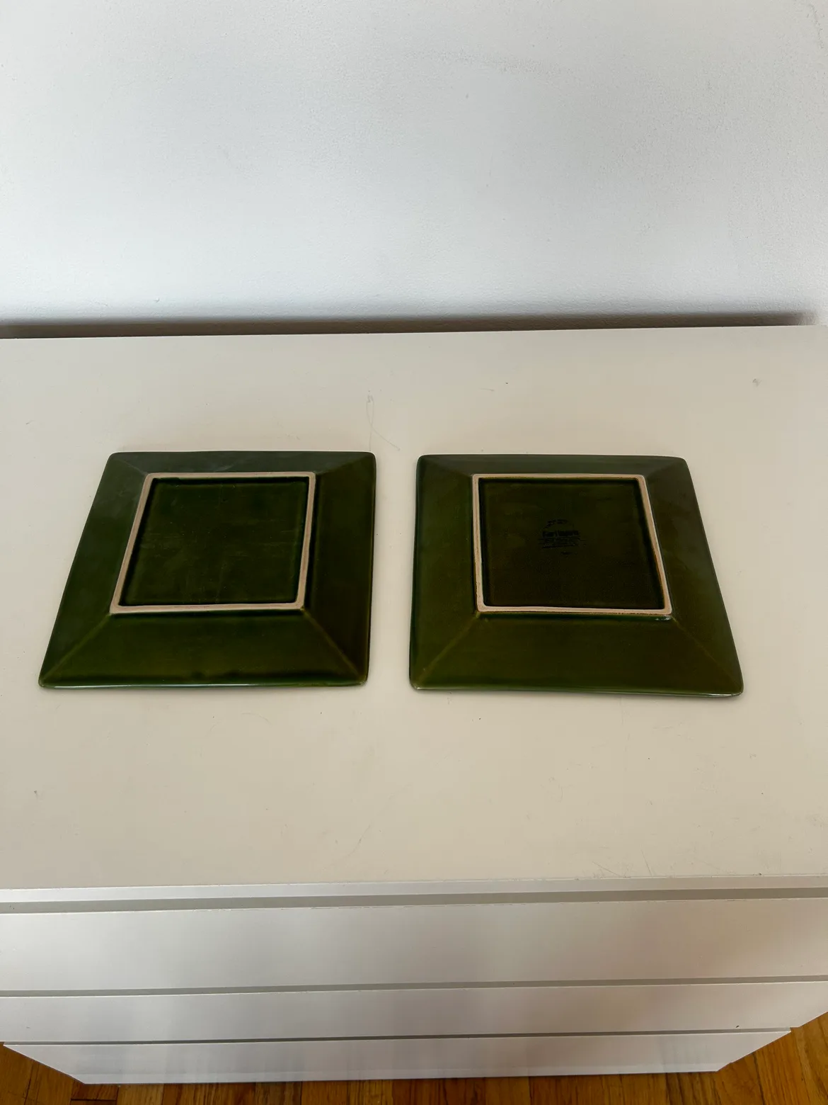 Green Square Plates image indicator(2)