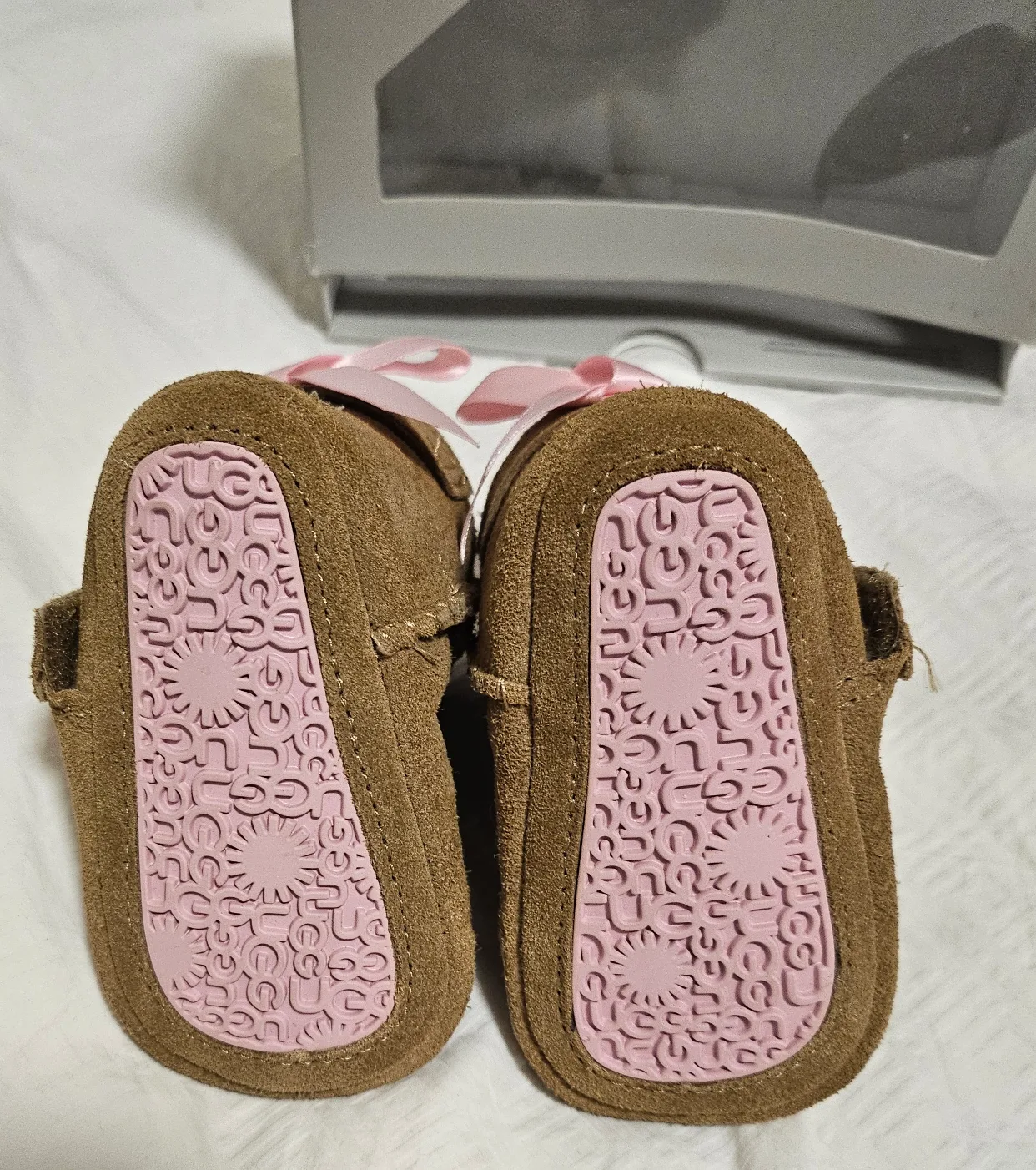Ugg Baby Booties with Pink Bows image indicator(3)