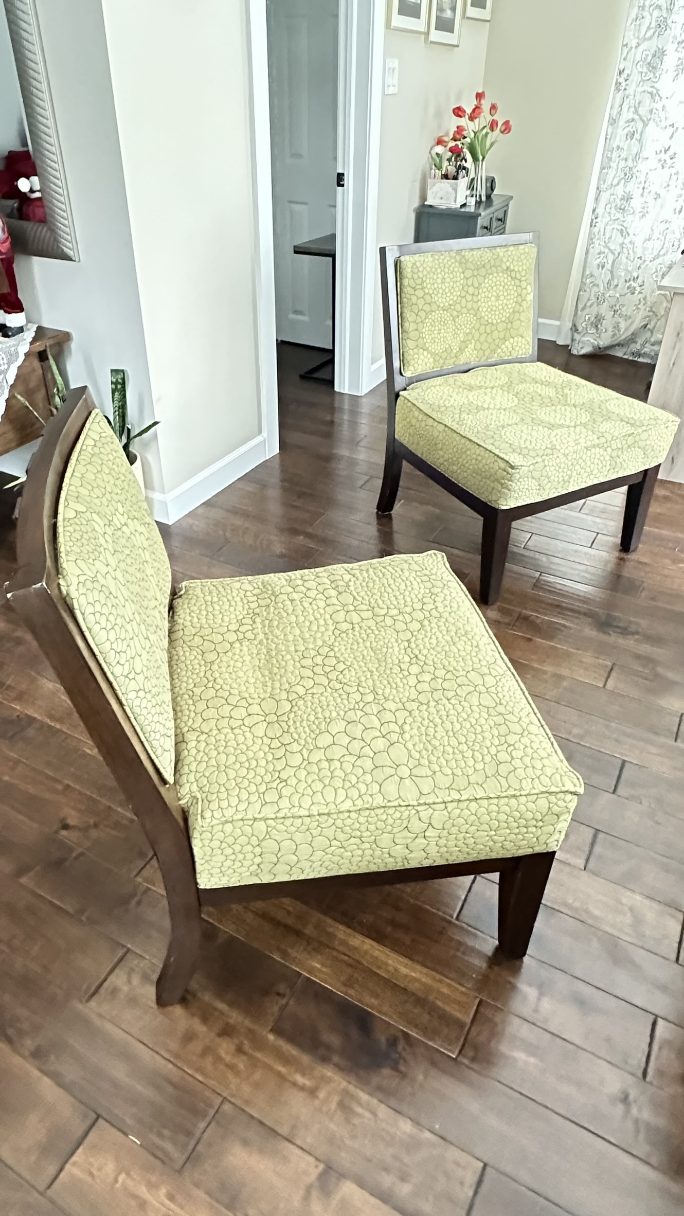 2 Green Floral Accent Chair