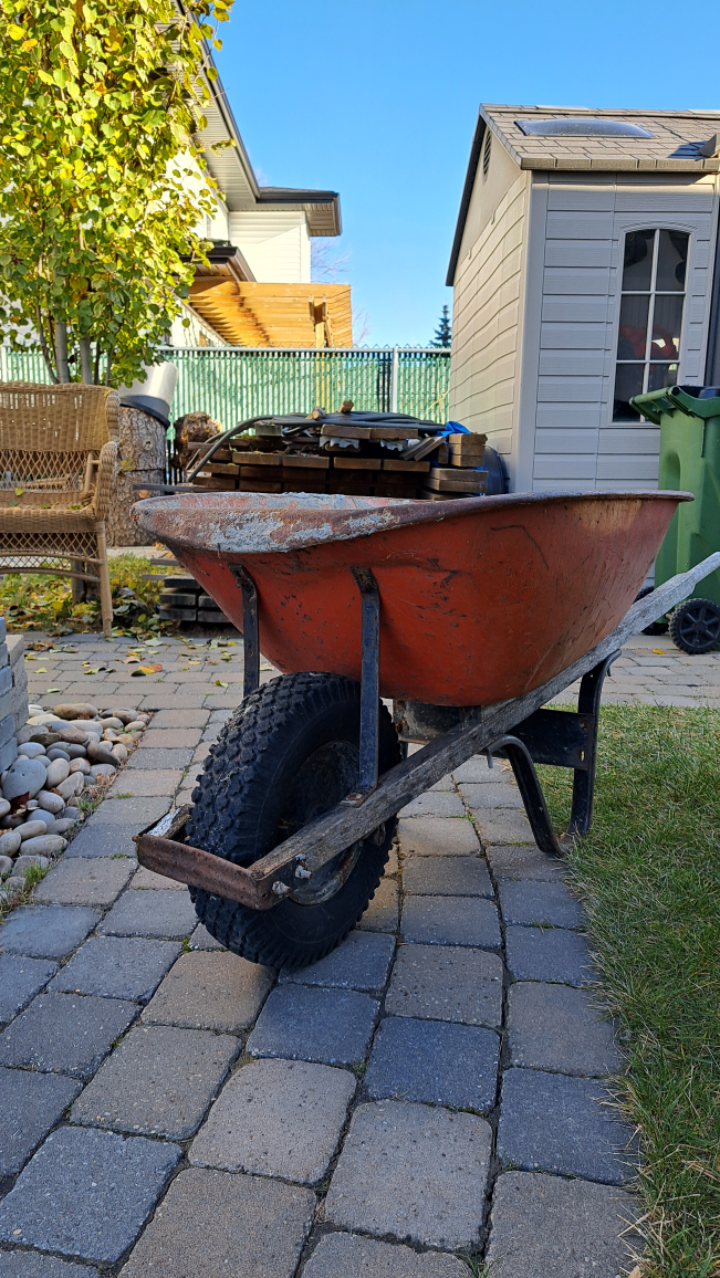 Free well used wheelbarrow - photo 2