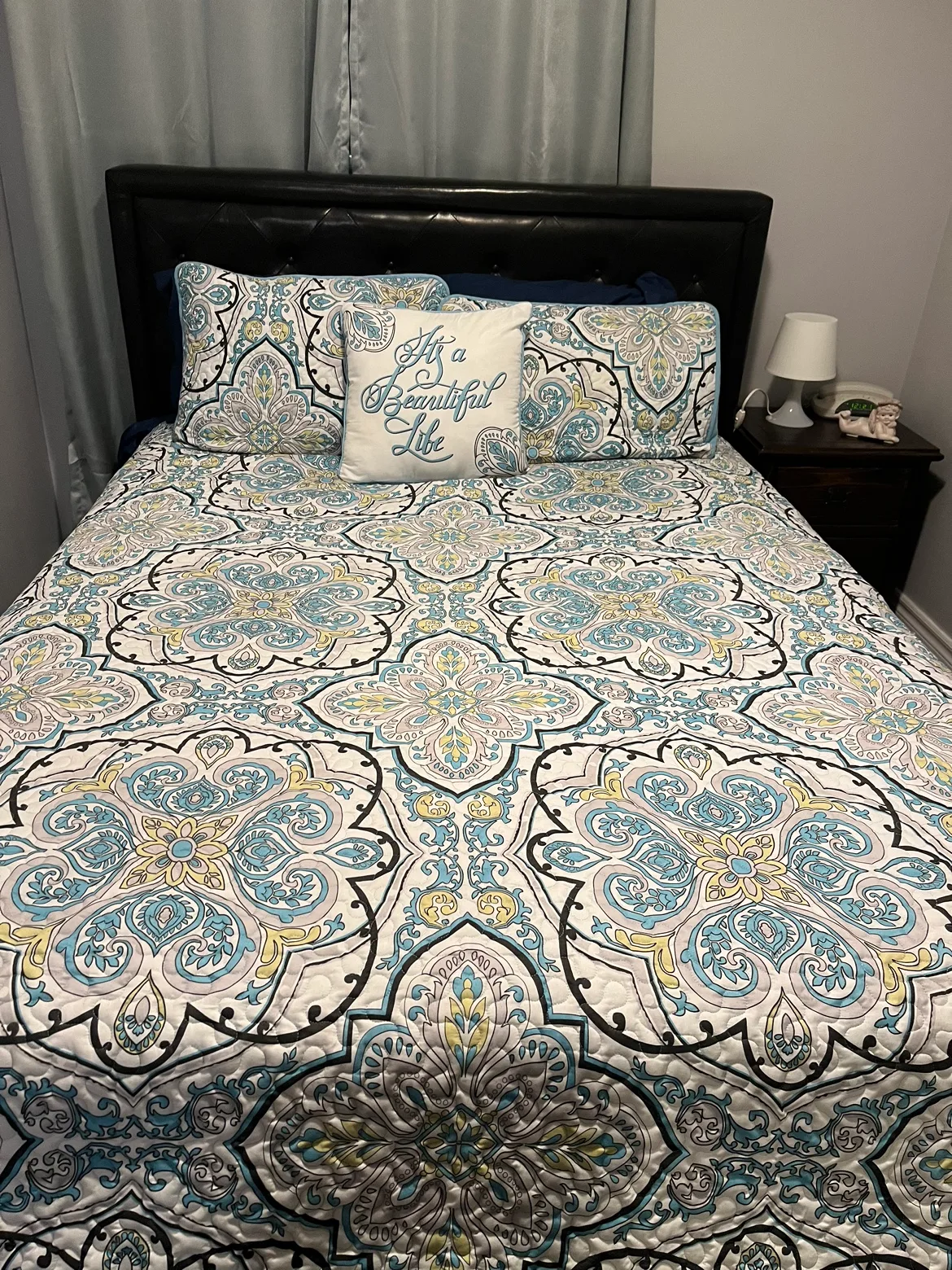 Queen Size Quilt image indicator(3)