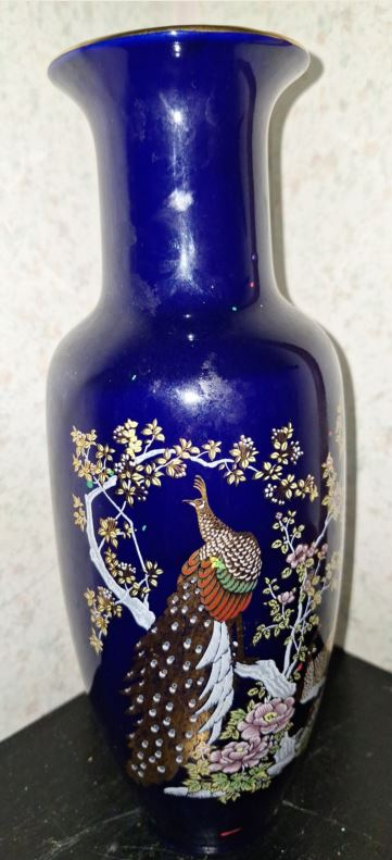 $10 Vintage Porcelain Cobalt Blue Gold Vase