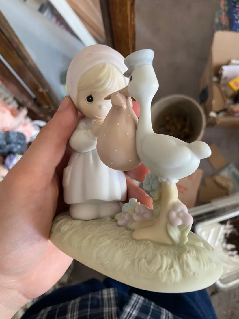 Precious Moments Figurine Joy On Arrival 1990 image indicator(3)