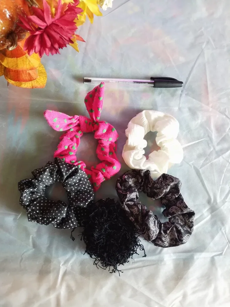 🎃🍁 #freecycle ~ Scrunchies thumbnail