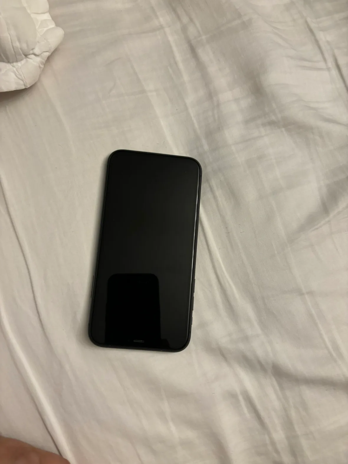 iPhone 11 Black 64GB image indicator(3)