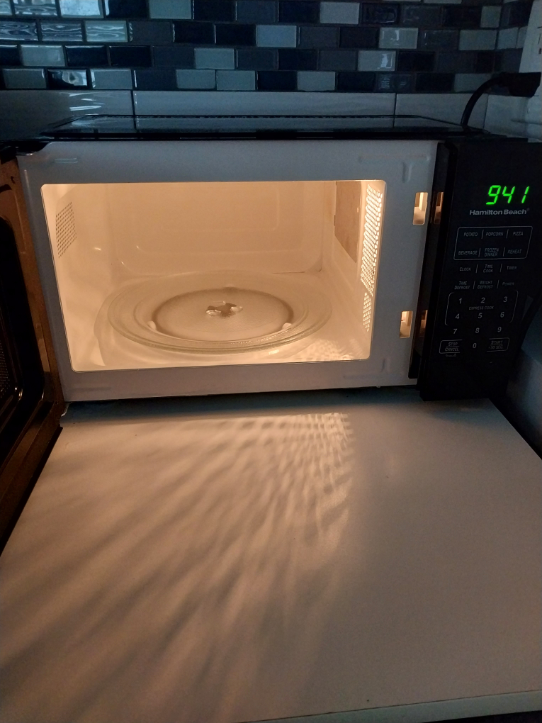 Hamilton Beach Microwave - photo 2