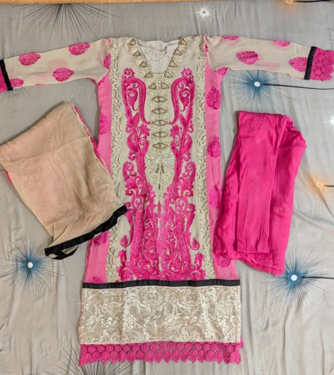 6 Salwar Kameez (Indian dress) image indicator(7)