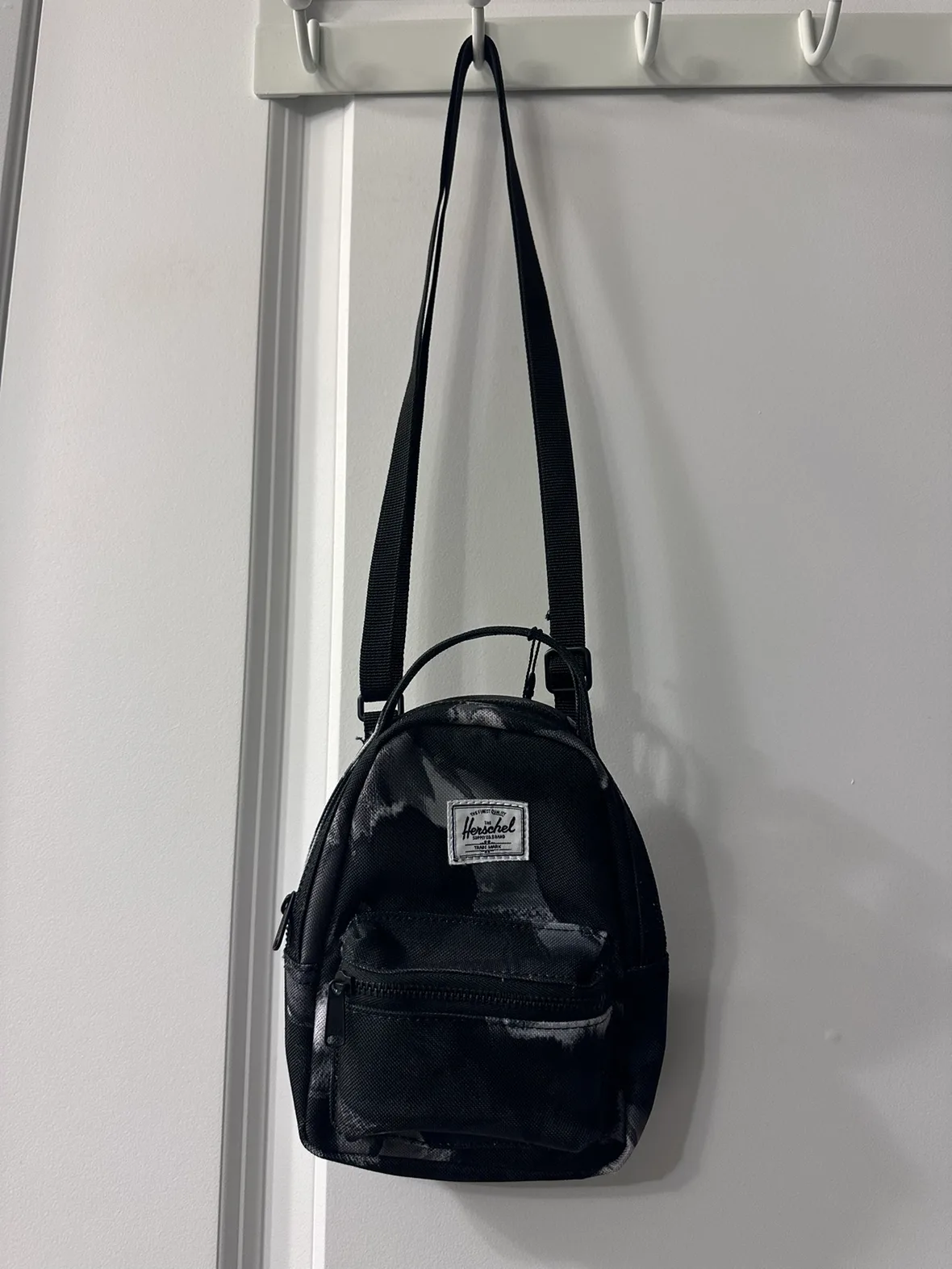 Brand new Herschel Supply Company Nova Crossbody dye wash black image indicator(2)