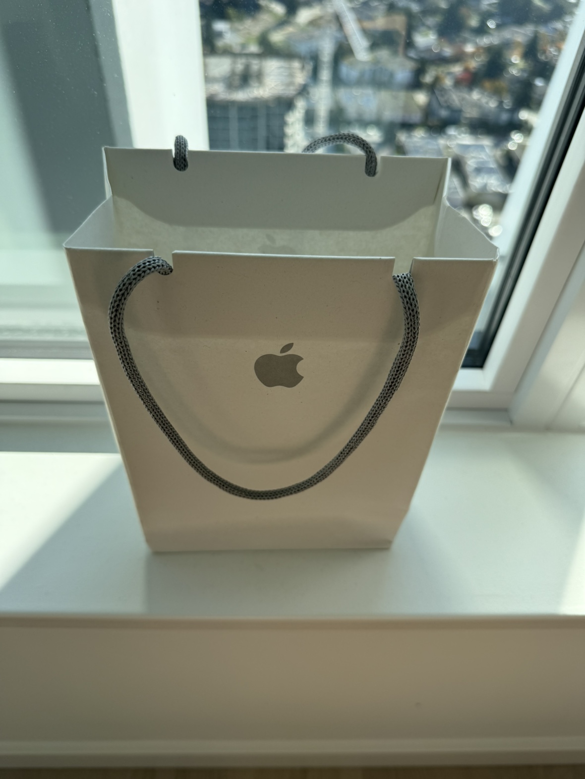 Like New iPhone 15 Pro with MagaSafe Case - photo 5