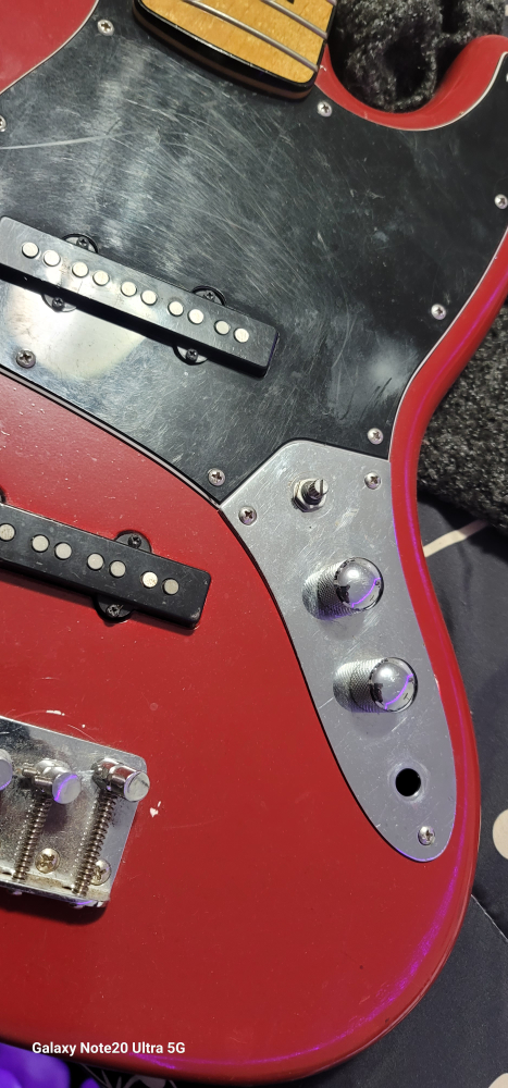 Squier Jazz Bass - photo 2