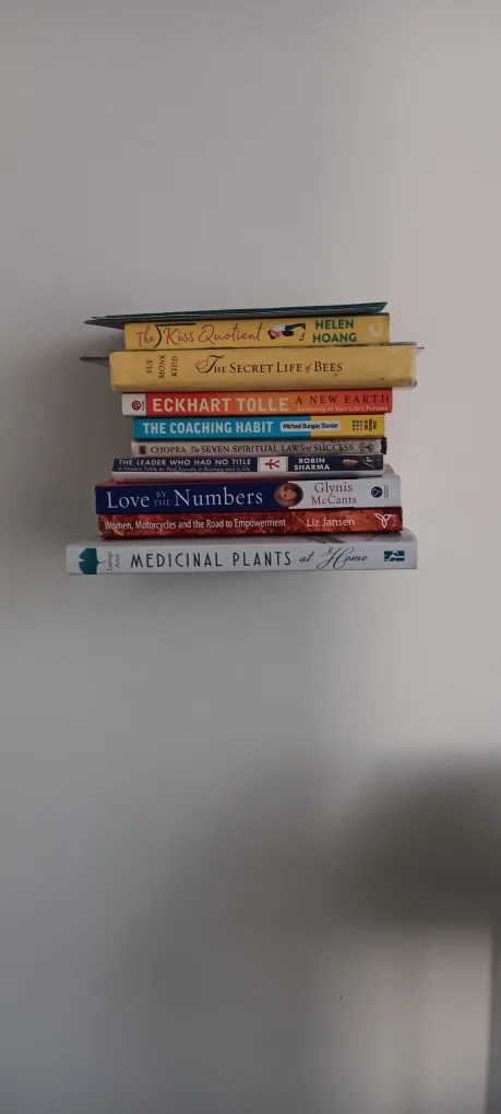 Metal  Invisible Floating Book Shelf image indicator(3)