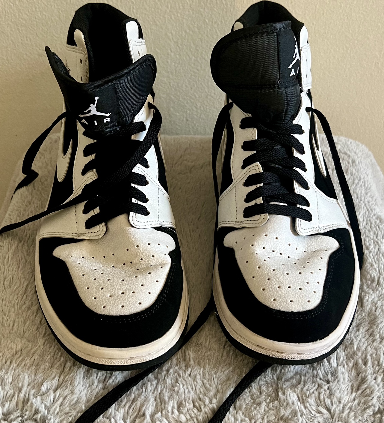 Men's Air Jordan 1 Mid Black and White Sneakers Size 10 - photo 2