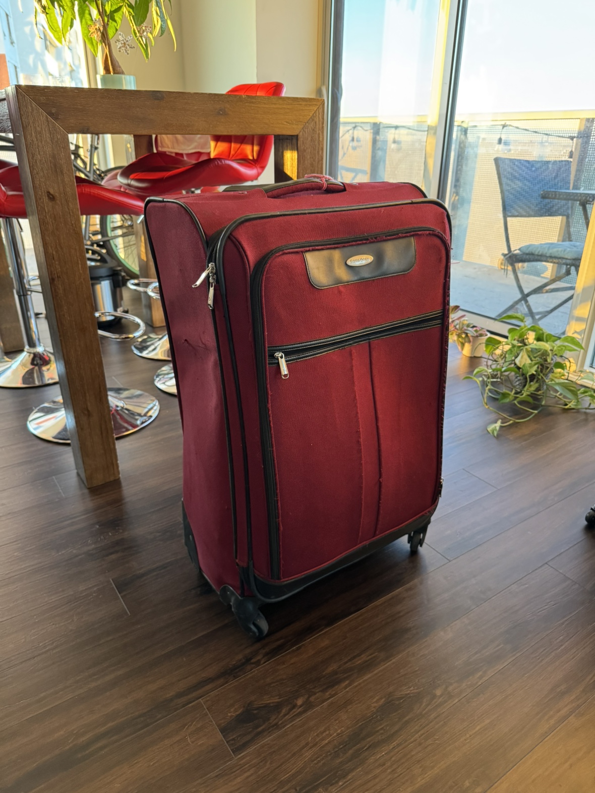 Large used luggage. Perfect for long trips!