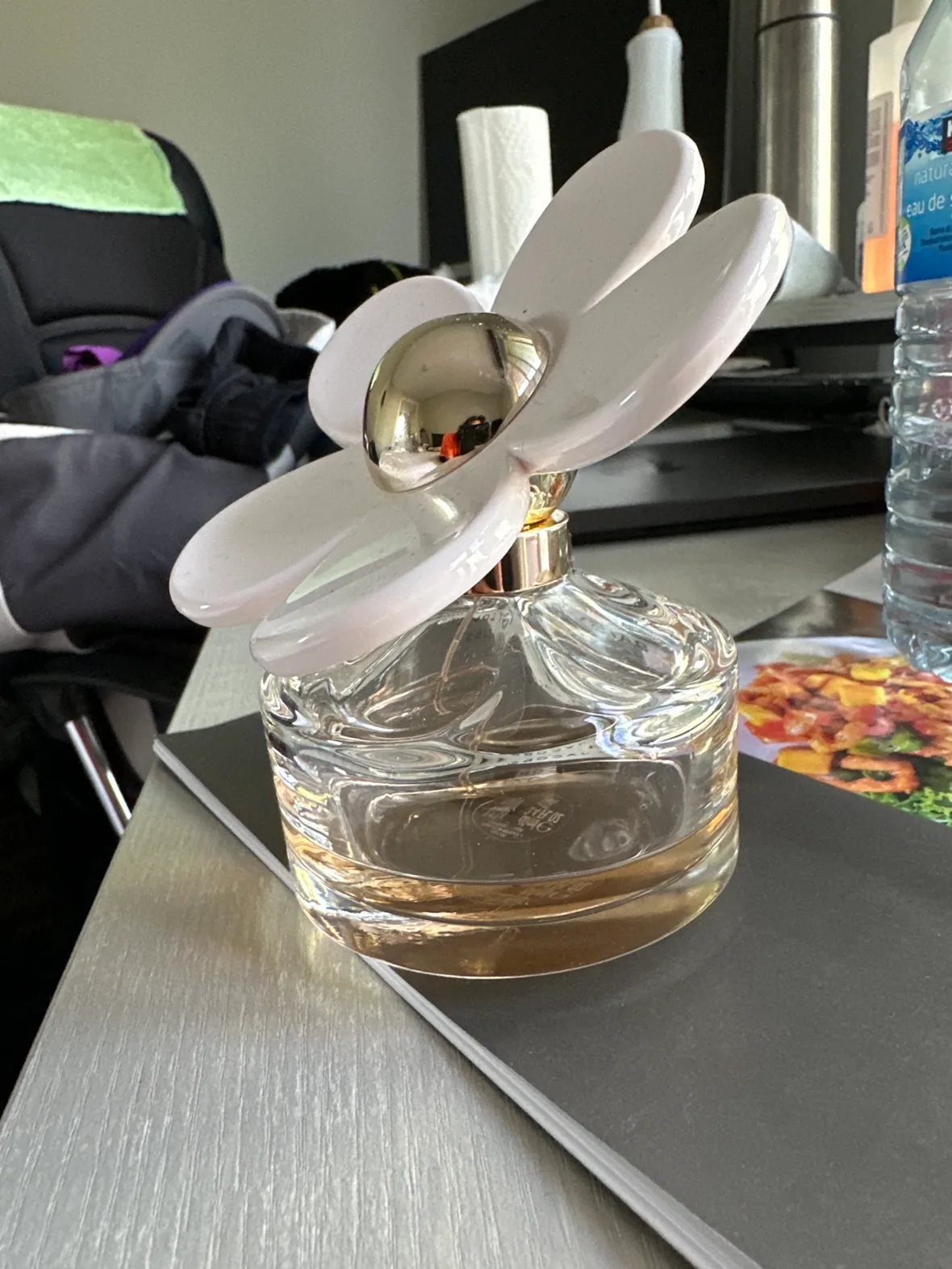 Marc Jacobs Daisy Perfume Bottle thumbnail