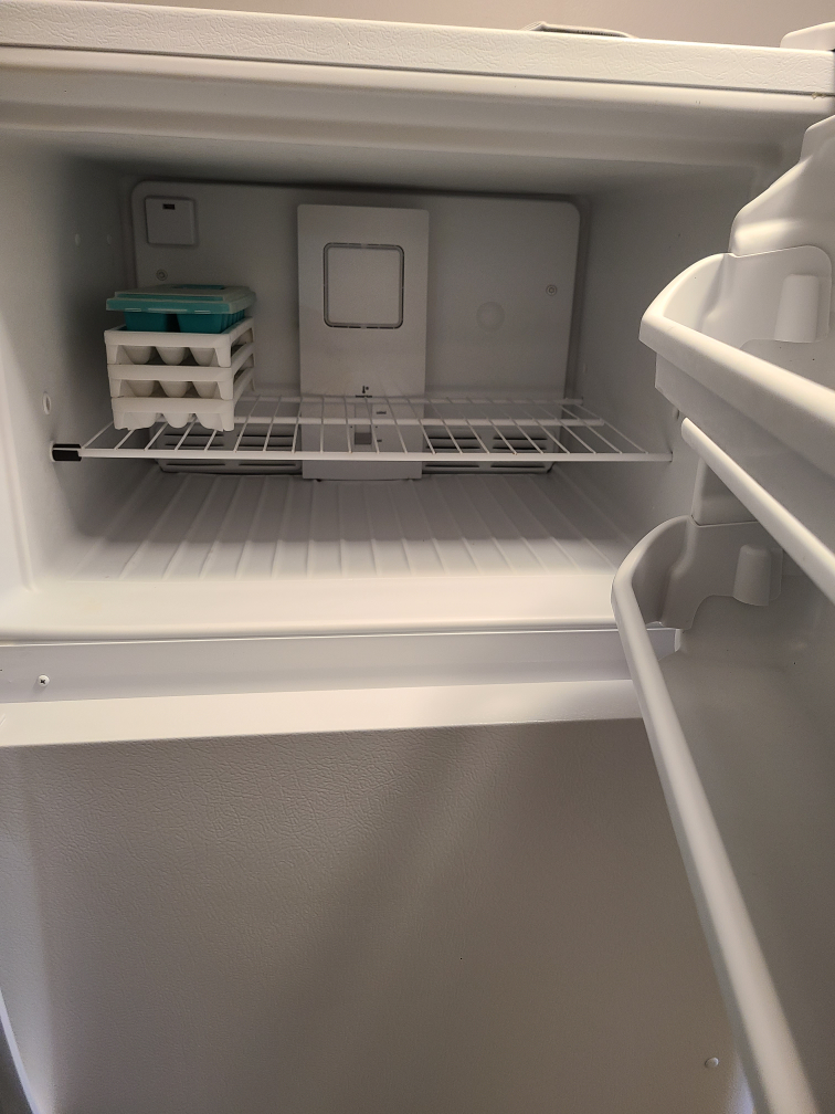 Frigidaire Refrigerator - photo 3