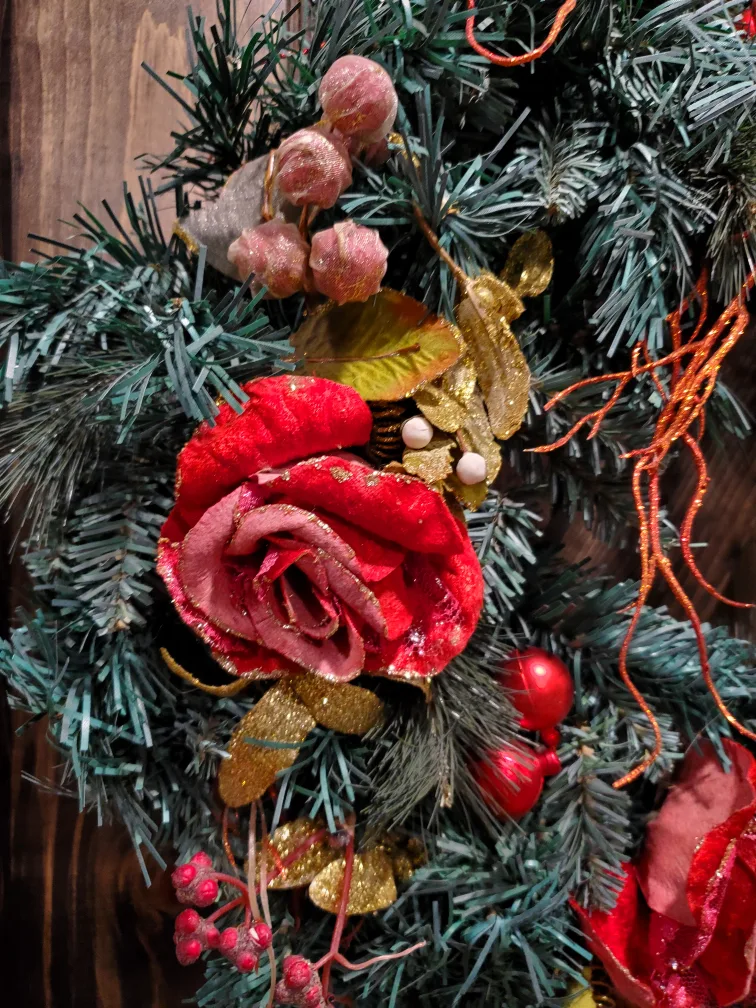 Christmas Wreath Red and Gold image indicator(2)