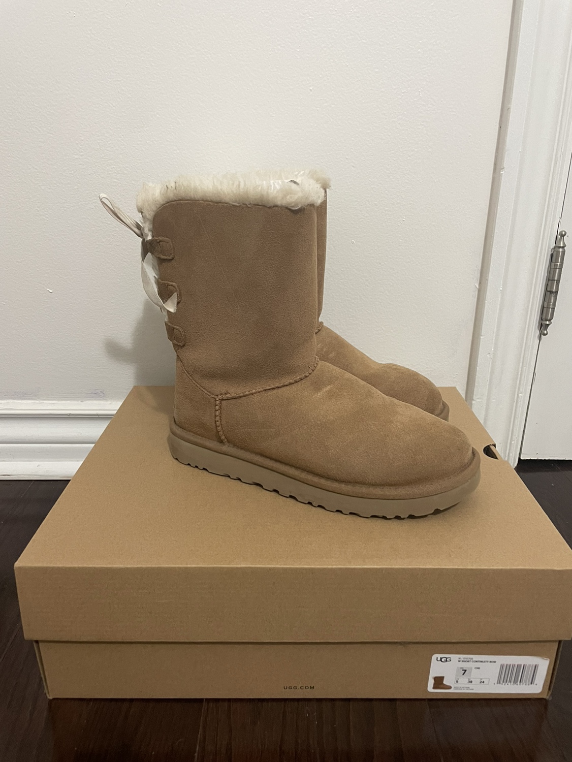 UGG Women's Classic Continuity Bow Boots