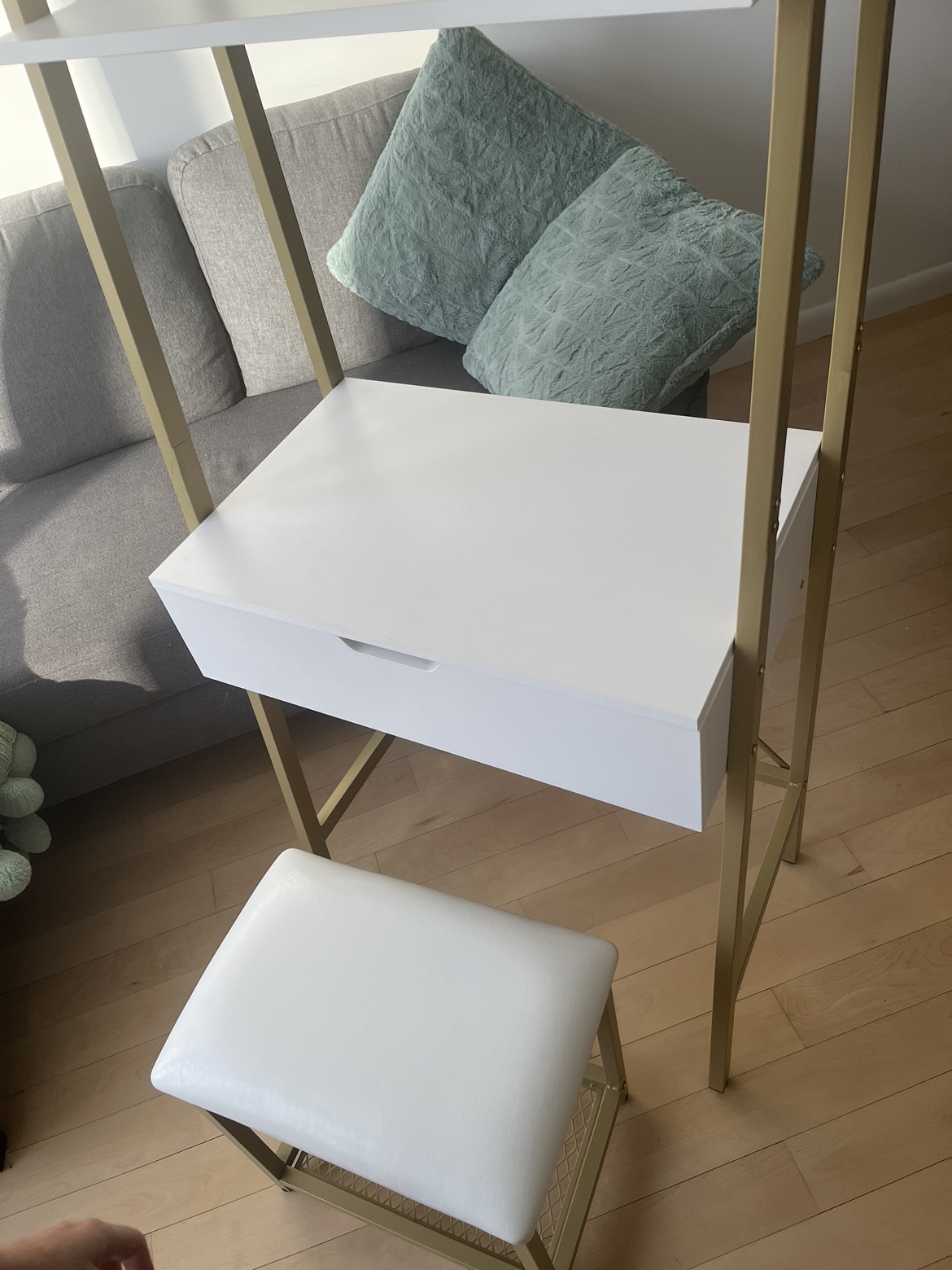 White and Gold Vanity Table Set - photo 4