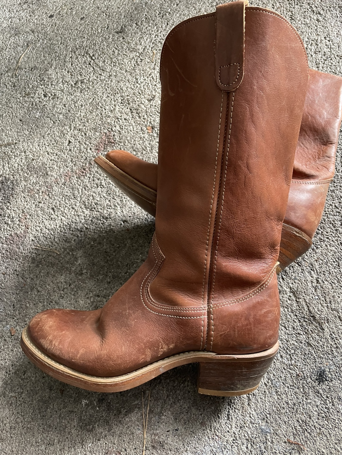 Really cute vintage Brown Leather Boots western boots