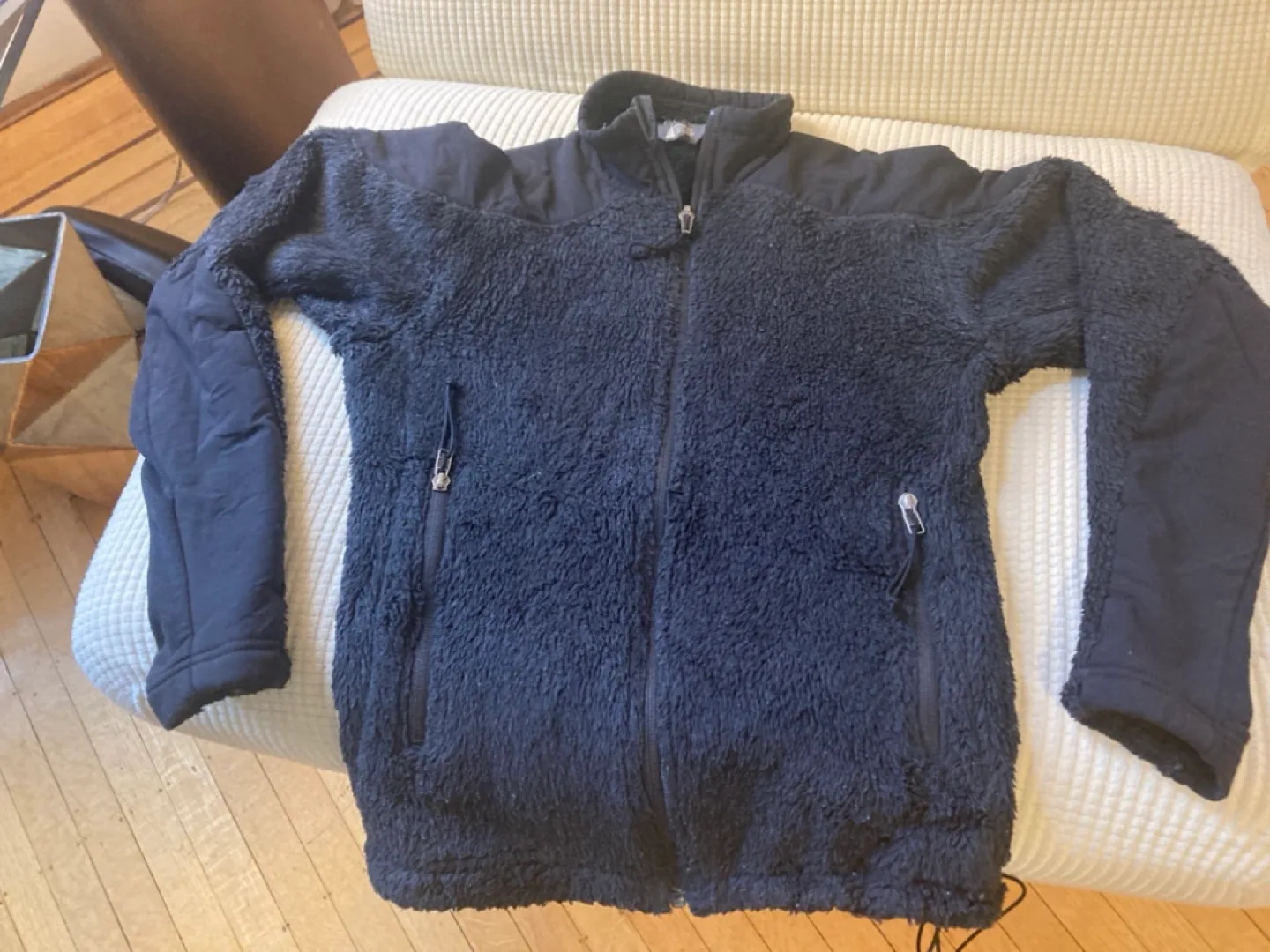 MEC Black Fleece Jacket image indicator(3)