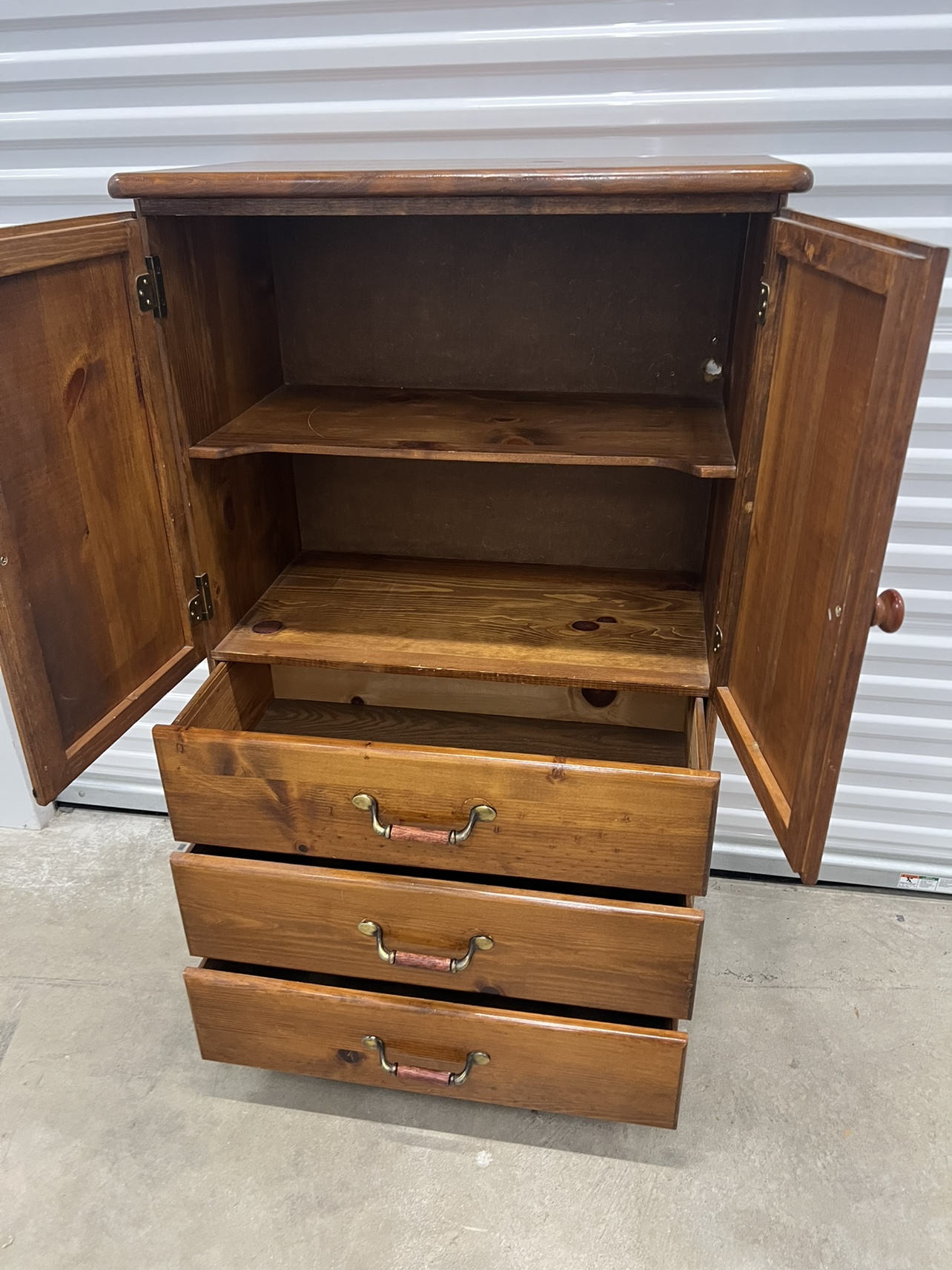 Wooden Cabinet with 3 Drawers - photo 3