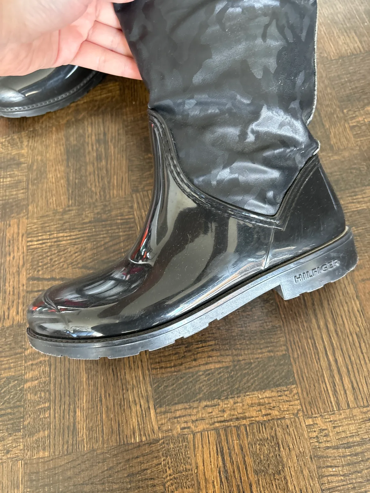 Tommy Hilfiger black  Rain and winter Boots image indicator(4)