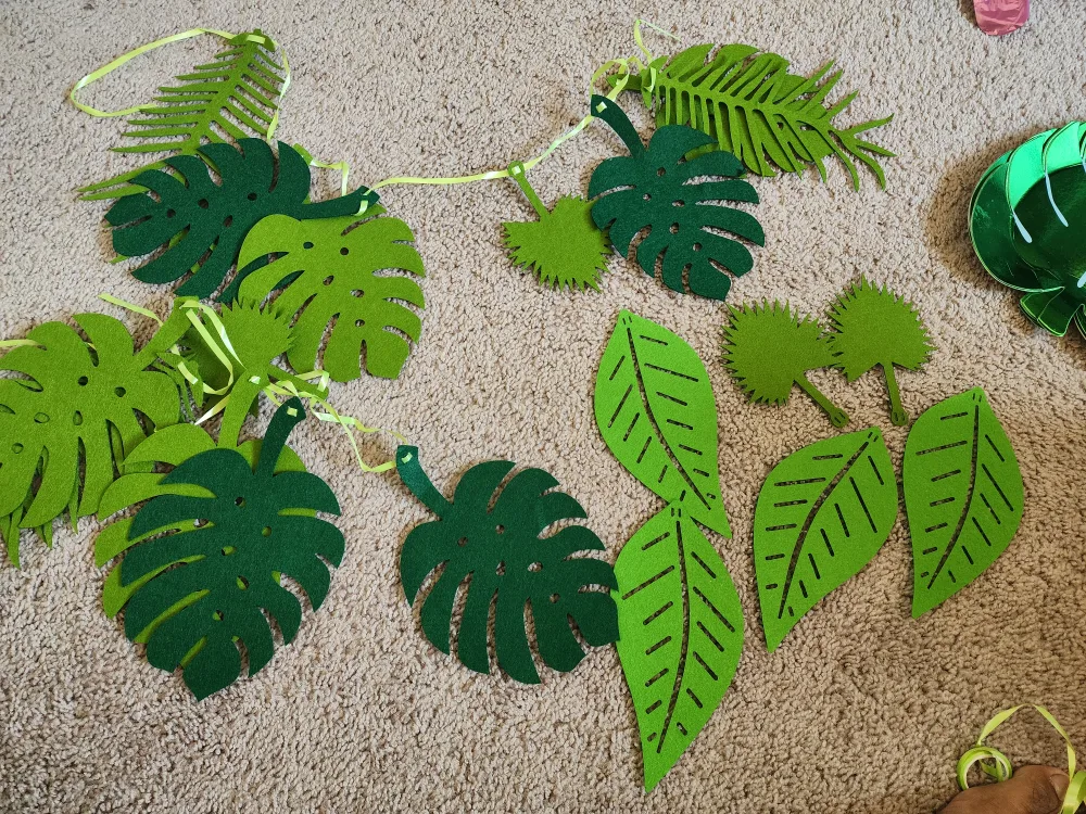 Green Jungle Party Decorations thumbnail