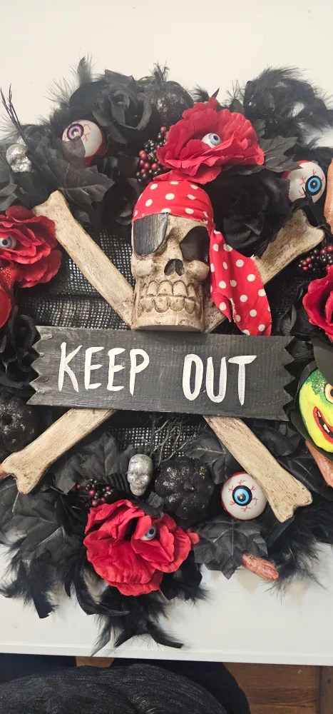 Halloween Pirate Wreath image indicator(2)