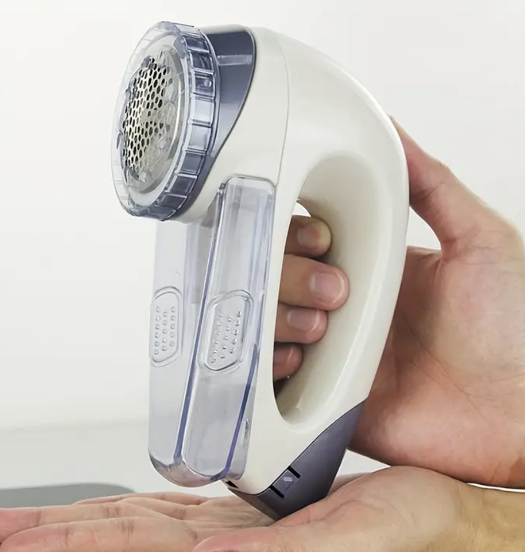 Lint remover / electric fabric shaver