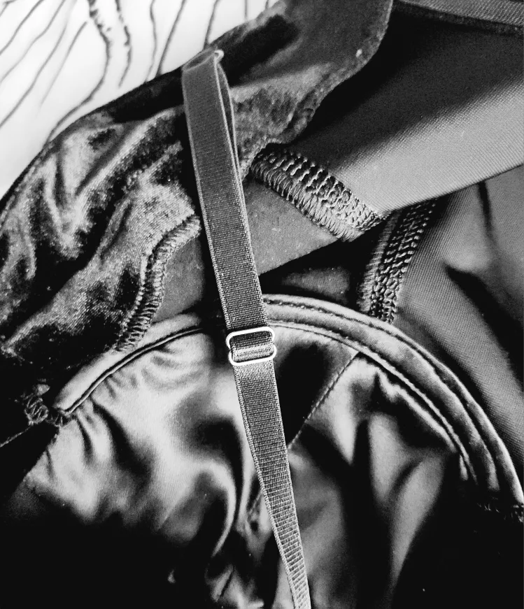 Black Velvet Strapless Dress image indicator(2)