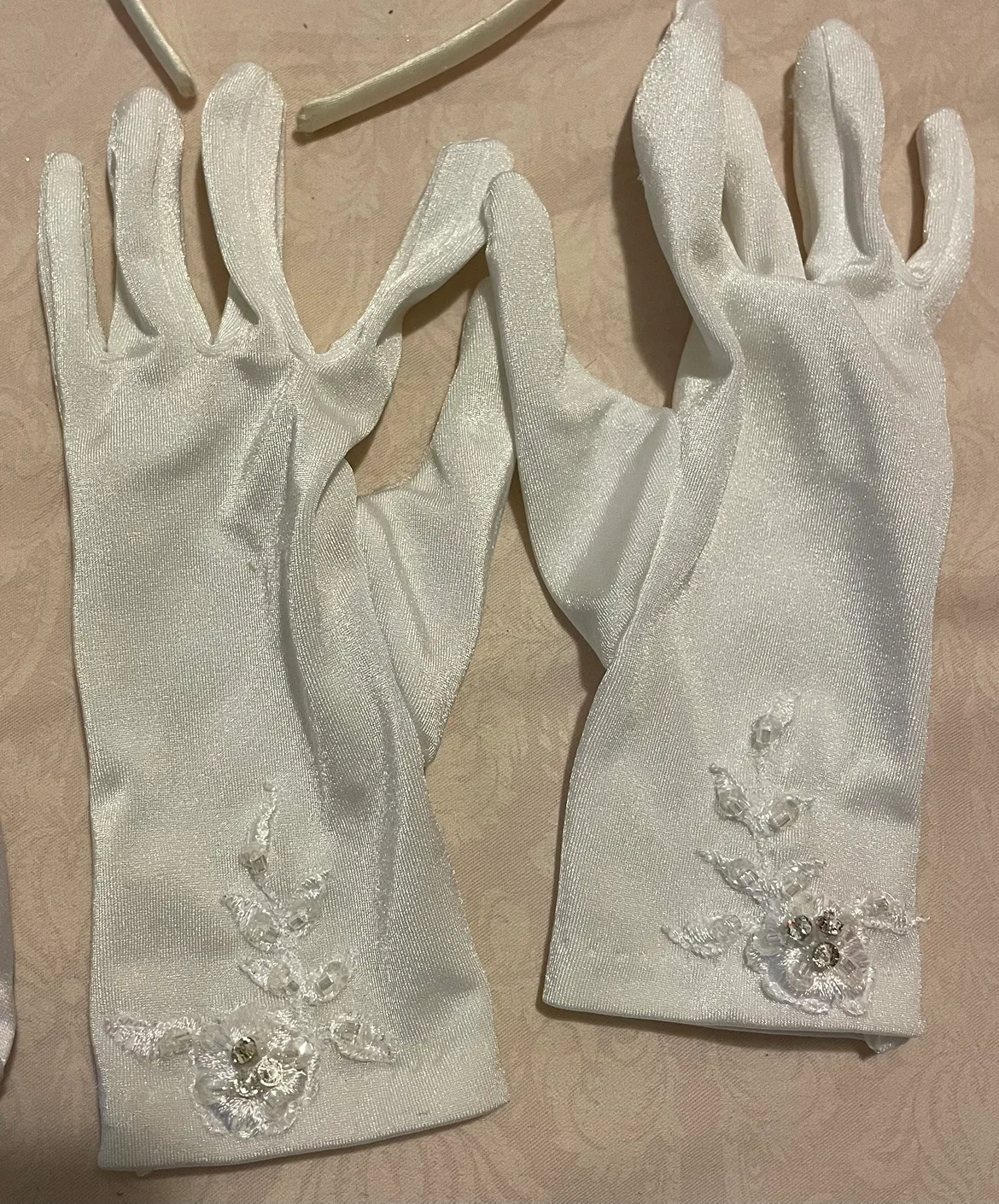 White Flower Girl Accessories Set image indicator(2)