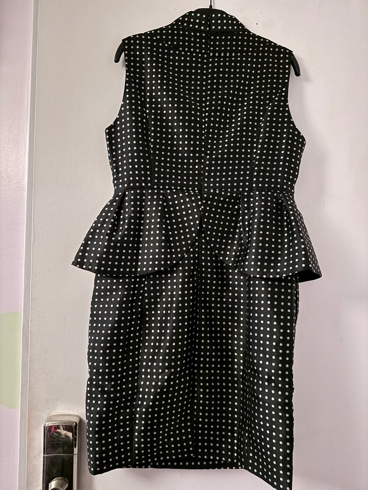 Black and white polka dot dress image indicator(2)