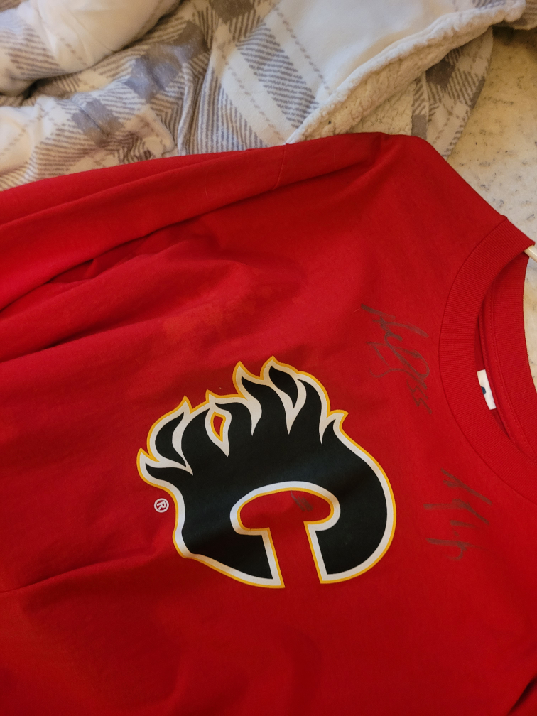 Calgary Flames Signed T-Shirt