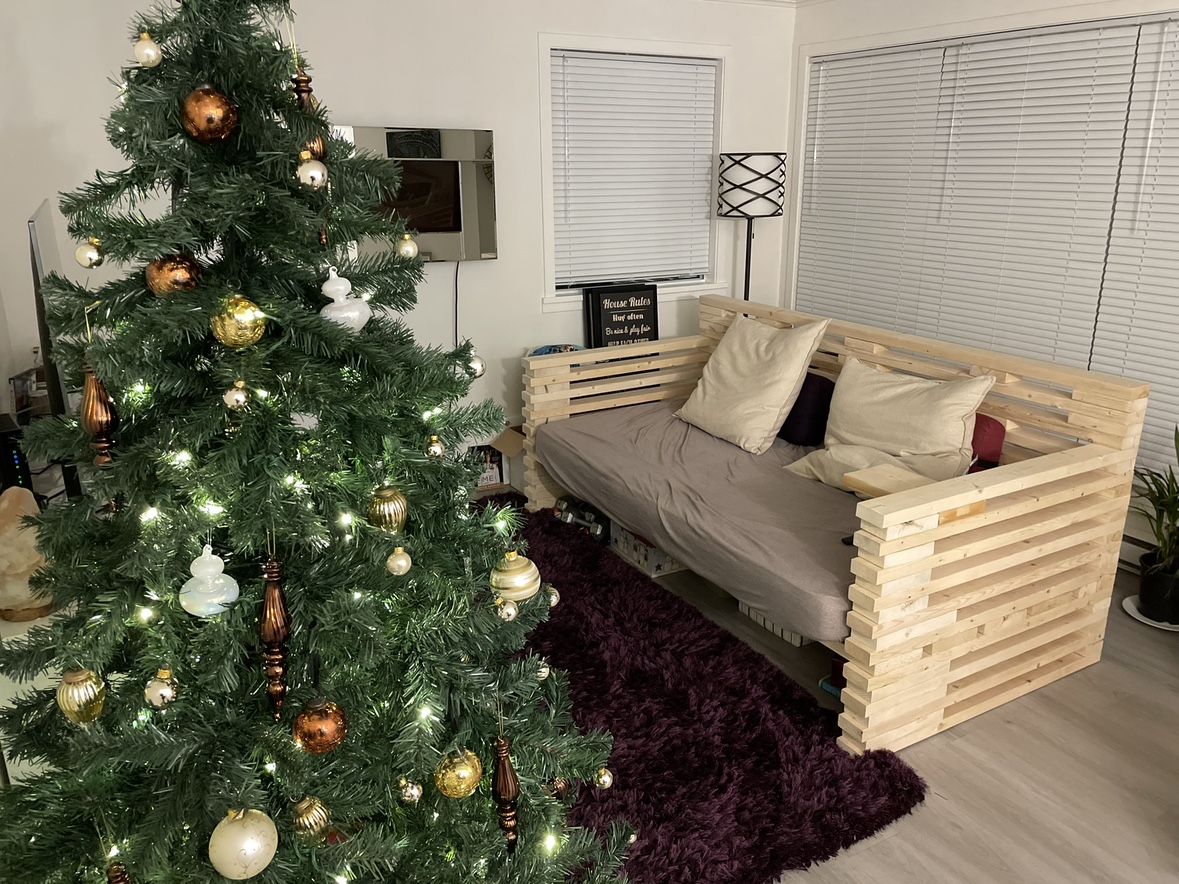 6.5 ft Pre-lit Colour-Changing Christmas Tree - photo 3