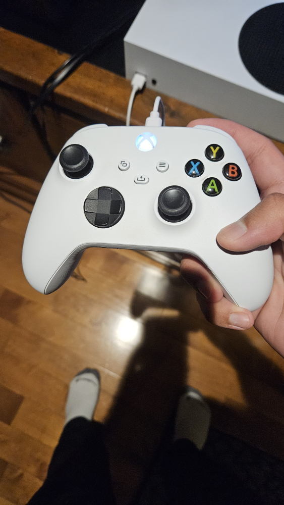 Xbox Series S w/ Controller - photo 3