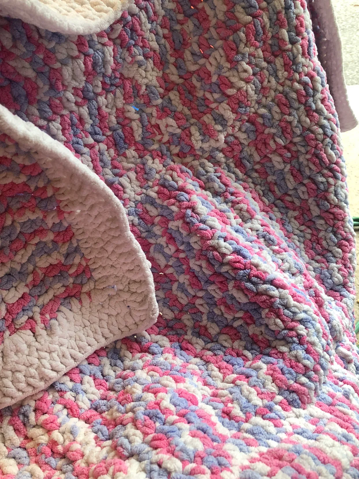 Pink, White and Purple throw image indicator(4)