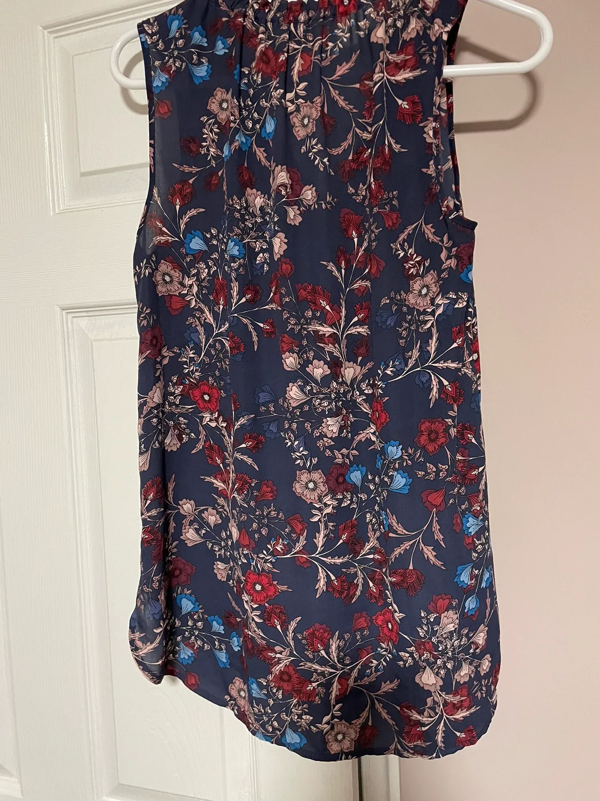 Vince Camuto Floral Top image indicator(2)