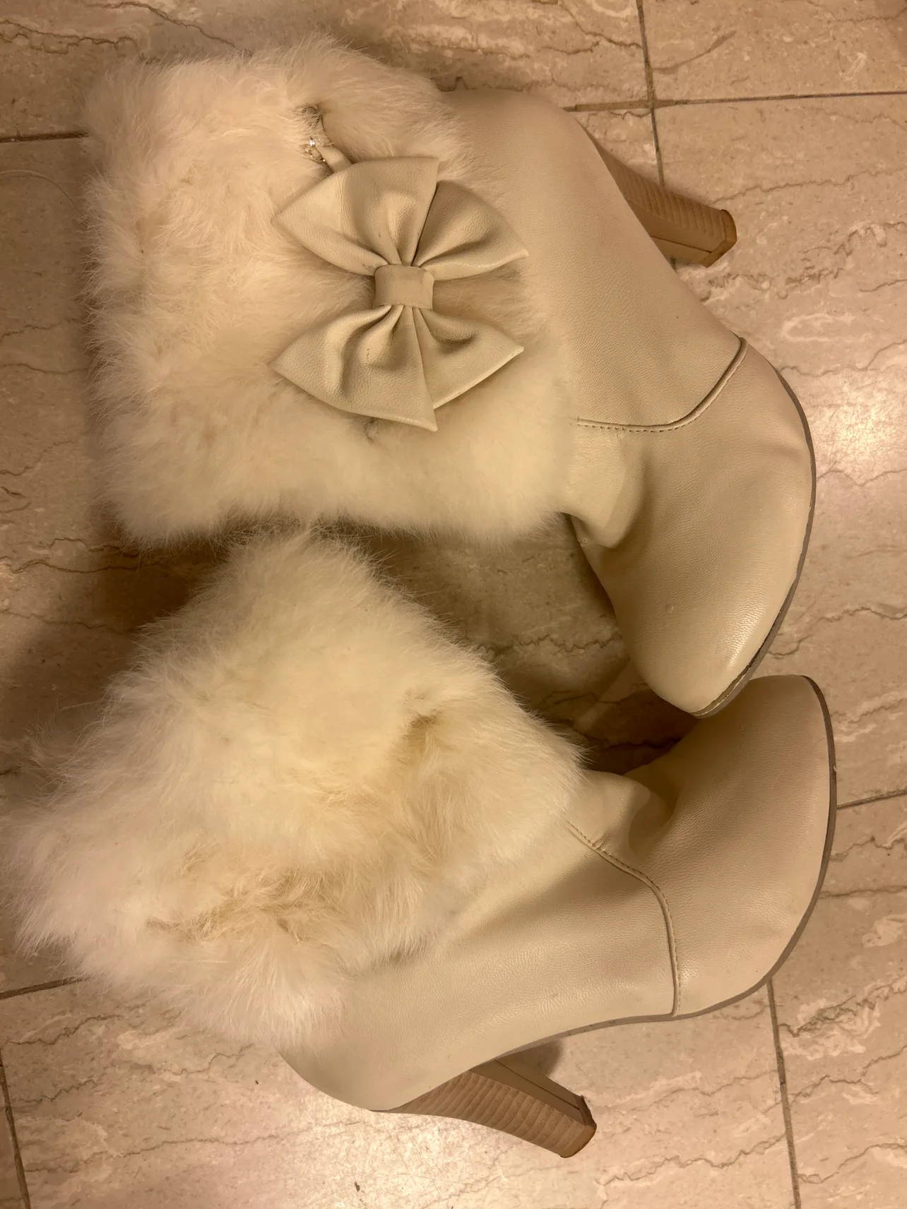 White Fur Trimmed Ankle Boots image indicator(6)