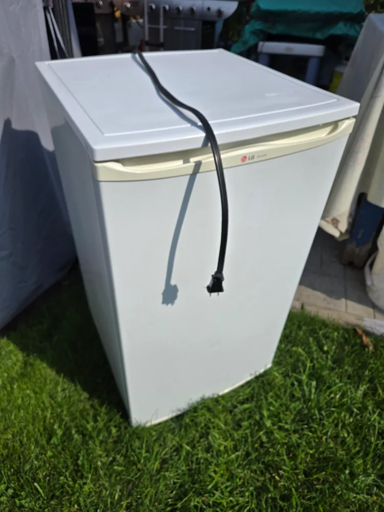 Clean Mini fridge thumbnail