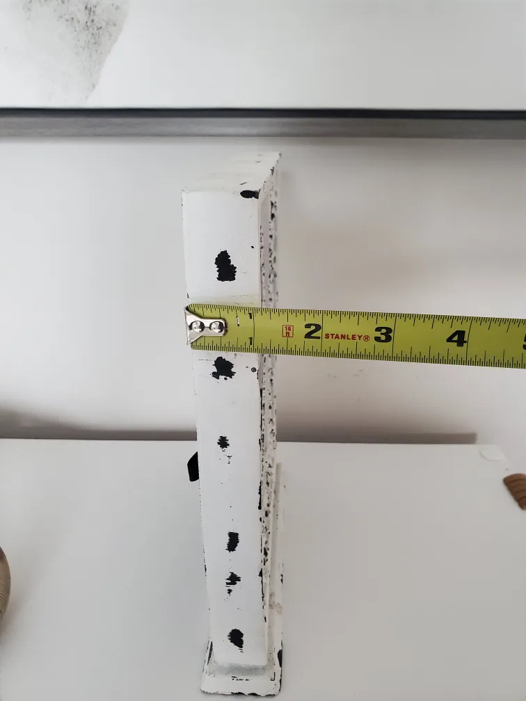 White Distressed Picture Frame image indicator(3)