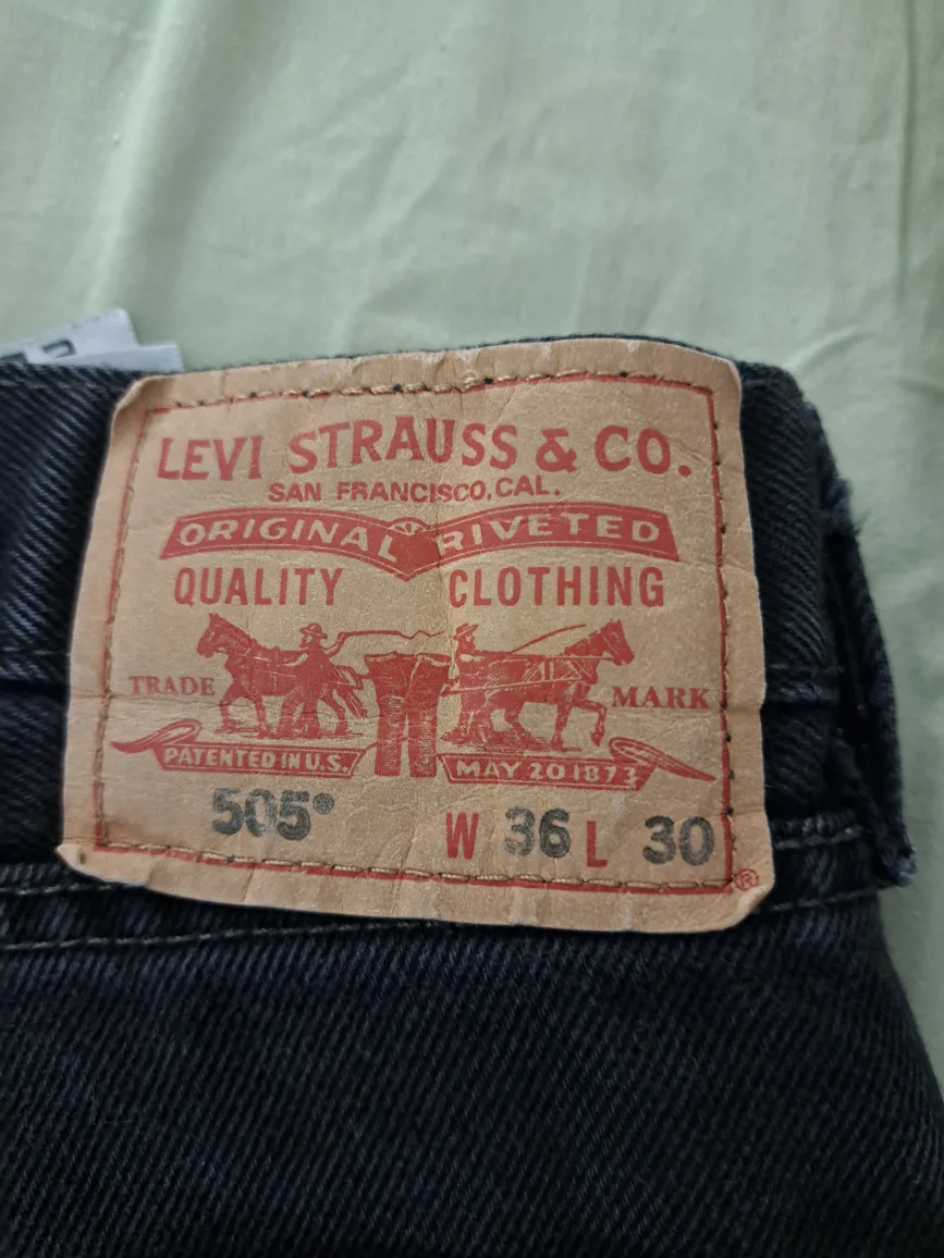34x30 vintage Levi's straight fit 505 black jeans image indicator(7)