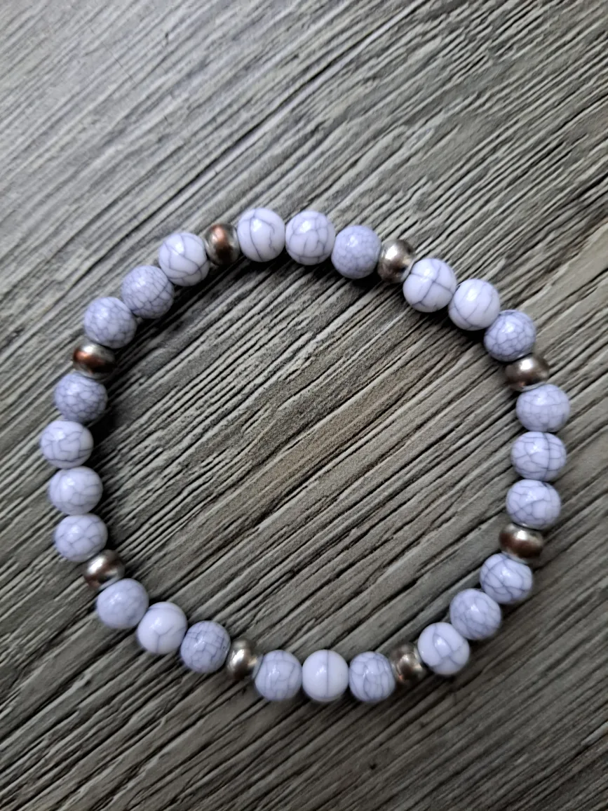 White and Silver Beaded Bracelet thumbnail