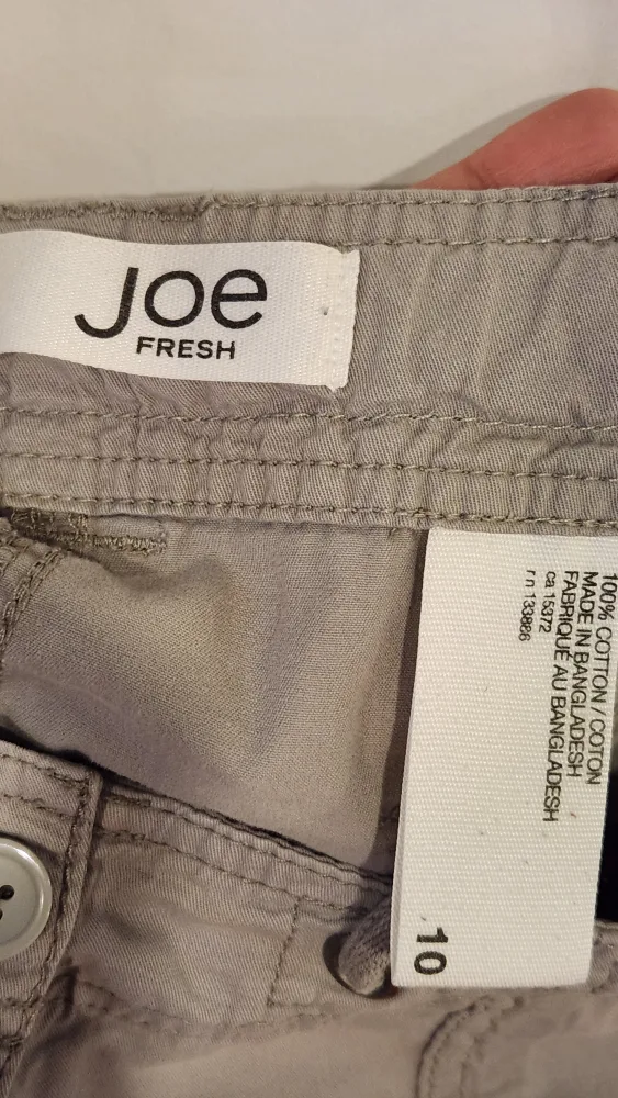 Joe Fresh Women's Size 10 Grey Cargo Pants image indicator(2)